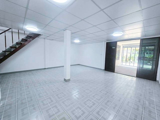 ประชาราษฏร์บำเพ็ญ10-20 MRTห้วยขวาง 600ม.  5ปีมีครั้ง  ให้เช่าทาวน์เฮ้าส์ 2 ชั้น ใหม่ 25ตร.วา. 175ตร.ม. 3นอน 2 น้ำ MRT สุทธิสาร 1.3 กม.