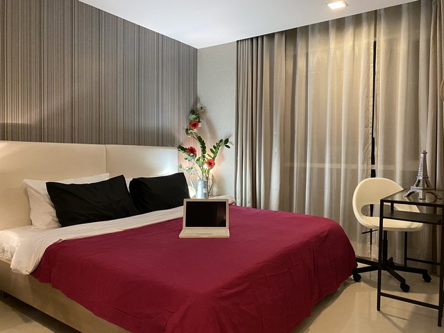 ขาย คอนโด liv@5 ลิฟแอทไฟว์ สุขุมวิท ซอย 5 ขนาด 38.77 ตร.ม. 1 ห้องนอน 1 ห้องน้ำ ชั้น 7 วิวเมือง ห้องสวย ตกแต่งใหม่ พร้อมเฟอร์นิเจอร์ และเครื่องใช้ไฟฟ้า ใกล้ BTS นานาราคา 6,000,000 บาท.ที่ตั้ง : สุขุมวิท ซอย 5 ถ.สุขุมวิท แขวงคลองเตยเหนือ เขตวัฒนา กรุงเทพ.สิ่งอำนวยความสะดวกในโครงการ- สระว่ายน้ำ- ฟิตเนส- รปภ., กล้องวงจรปิดโครงการ- ประตู Key Card.สถานที่ใกล้เคียง- โรงพยาบาลบำรุงราษฎร์- BTS นานา- นานา