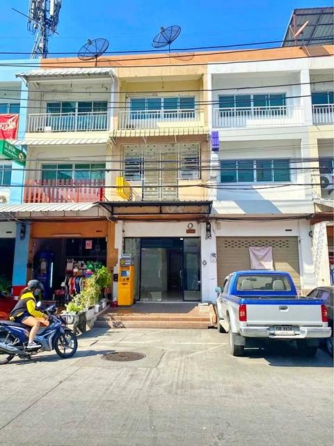 ขาย-เช่า MRT ปากเกร็ด 2.8 กม.รร.สวนกุหลาบวิทยาลัย 2.5 กม.3 นอน 3 น้ำ 3.5 ชั้นรวมดาดฟ้า 20 ตร.วา. 260 ตร.ม.