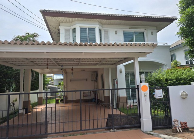 บ้านเดี่ยว2ชั้นให้เช่า58ตรว.เลี่ยงเมือง ปากเกร็ด 3ห้องนอน 3ห้องน้ำ 1ห้องรับแขก 1ห้องครัว แอร์3เครื่อง เฟอร์นิเจอร์ครบทุกห้อง (ติดเหล็กดัด+ผ้าม่าน และถังน้ำ+ปั้มน้ำ) อยู่ถนนเลี่ยงเมืองปากเกร็ด –แจ้งวัฒนะ ออกถนนสามัคคีได้โครงการน่าอยู่เงียบสงบ  มีระบบรักษาความปลอดภัย 24 ชั่วโมง สโมสรมีสระว่ายน้ำ สวนออกกำลังกาย  ทำเลดีโลเคชั่นใกล้...-ใกล้เซ็นทรัลแจ้งวัฒนะ -อิมแ