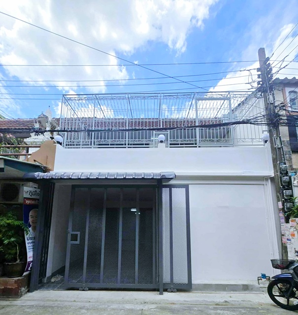 MRTห้วยขวาง 600ม.1.3 กม.ให้เช่าทาวน์เฮ้าส์ 2 ชั้น ใหม่ 21ตร.วา.5ปีมีครั้ง  70ตร.ม. 3นอน 2 น้ำ ประชาราษฏร์บำเพ็ญ10-20