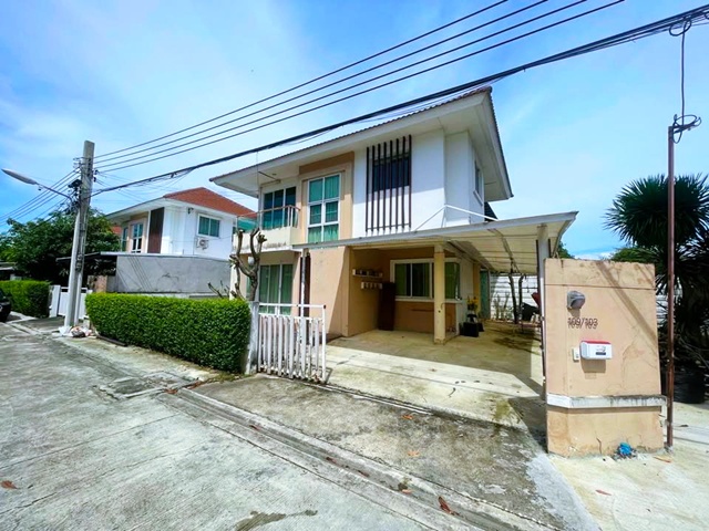 ตลาดหัวมุม 400 ม.ให้เช่าบ้านเดี่ยว 2 ชั้น  2 น้ำ 3 นอน wMRT คลองบางไผ่ เดินทางง่าย วัดไทรน้อย 1.5 กม.   รีโนเวทใหม่ ติดถนนหลัก