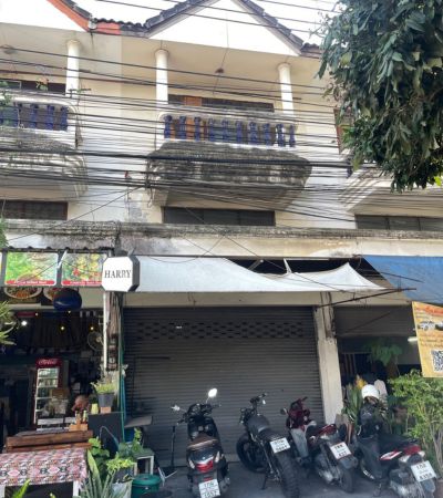 ทาวน์โฮม 2 ชั้นครึ่ง ห้าแยกสันติธรรม ของดี ราคาต่ำกว่าตลาด โครงสร้างแข็งแรง ปรับนิด ขายต่อได้กำไรเห็น ๆ