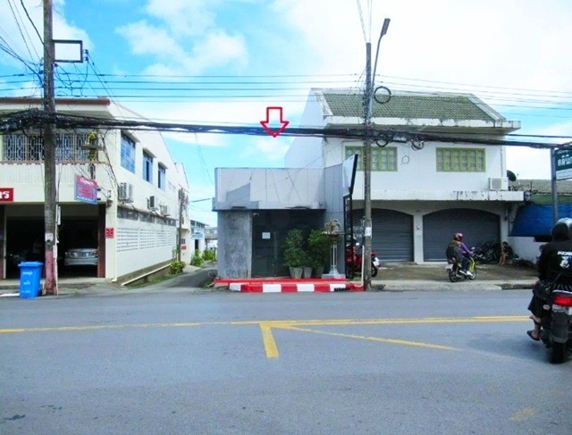 เซ็นทรัล ภูเก็ต 1.2กม. BIGC DIY ให้เช่าอาคาร126 ตร.ม. 28 ตร.วา. ติดถนนใหญ่  ในตัวเมืองภูเก็ต . วิทยาลัยภูเก็ต 1.5 กม. 2 นอน 1 น้ำ 