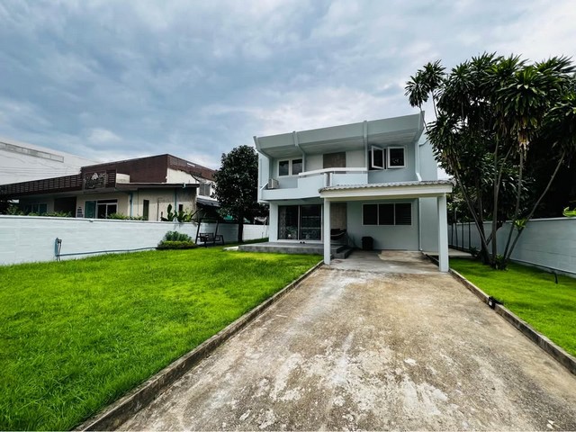  ให้เช่าบ้านเดี่ยว ตกแต่งพร้อมอยู่ 4 ห้องนอน 3 ห้องน้ำ พัฒนาการ 53