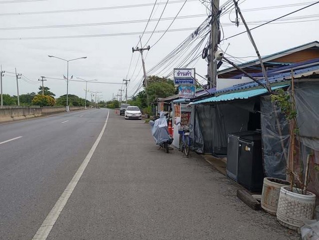 ขายด่วน #ที่ดินติดถนนราคาหลักแสน !! พร้อมสิ่งปลูกสร้าง พื้นที่ 24.5 ตร.ว. หน้ากว้าง 4 เมตรปัจจุบันมีผู้เช่า พร้อมย้ายออกหน้าบ้านติดถนน 4 เลน สายอยุธยา-บางปะอิน(สายใน) ทำเลดี เหมาะทำธุรกิจส่วนตัว หรือค้าขาย  สถานที่ใกล้เคียง-สถานีรถไฟบางปะอิน-พลับพลา รัชกาลที่ 5-ตลาดบางปะอินเอกเซ็นเตอร์-พระราชวังบางปะอิน-เทสโก้โลตัส-บขส.บางปะอิน ราคาพิเศษ 690,000 บาท สนใจติดต่อ จินทัก 