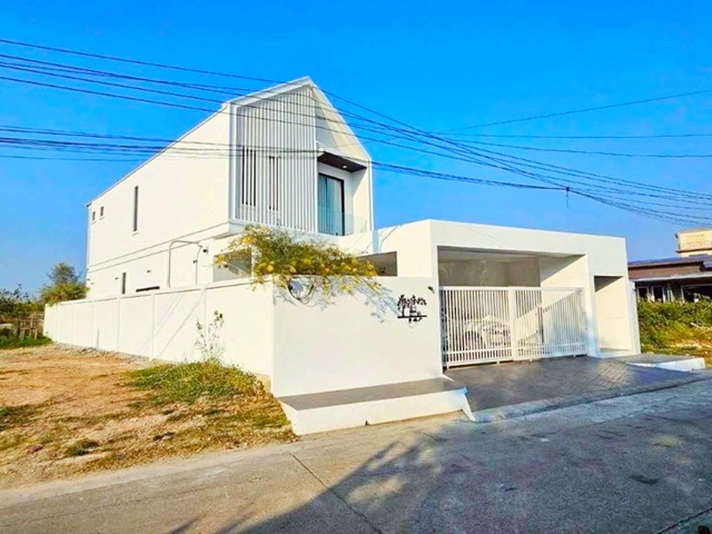  นอร์ดิก 66ตร.วา. 364 ตร.ม.  เฟอร์ฯ เครื่องใช้ไฟฟ้าครบ 4 นอน  ในโครงการหมู่บ้าน ตลาดร่มเกล้า 1.5 กม. ร่มเกล้า15-23 บ้านเดี่ยวหรูหรา 2 ชั้น