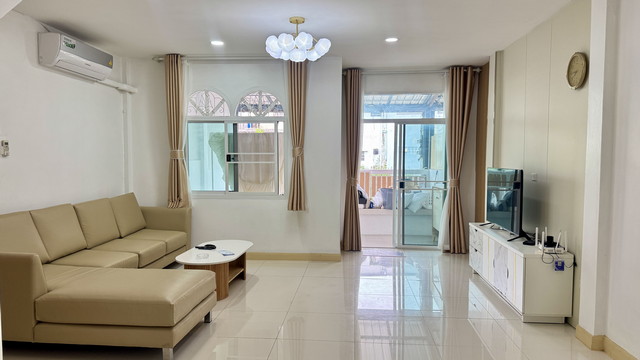 บ้านรัชดา18 ห้วยขวาง 3ห้องนอน 3ห้องน้ำ เฟอร์นิเจอร์ครบรีโนเวทใหม่ใกล้พระราม9 เหม่งจ๋าย ลาดพร้าว