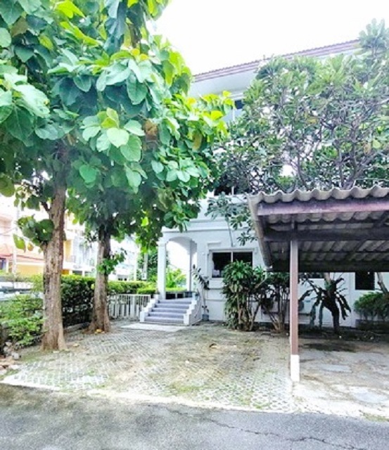 เดอะ คริสตัล อาคาร 3 ชั้น ติจอดรถ4-5คัน ที่ดินครึ่งไร่ ตลาดปัฐวิกรณ์ 1.4 กม. นวมินทร์ 105-115 ดแอร์ทั้งหลัง  252 ตร.ม.200 ตร.วา.5 นอน 5 น้ำ 