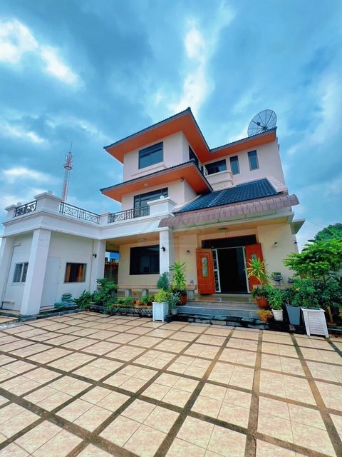 ขายบ้านเดี่ยว 3 ชั้น 111 ตรว. 7 ห้องนอน ซอยลาดพร้าว 93 ใกล้ MRT สถานีมหาดไท เหมาะอยู่อาศัยหรือทำออฟฟิศ ** ขายพร้อมผู้เช่า Yield 6% ++