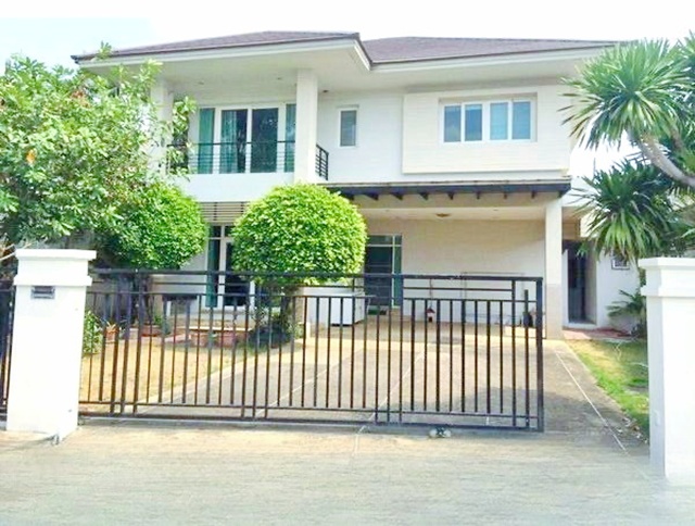 เซ็นทรัล แจ้งวัฒนะ 1 กม. บ้าน2 ชั้นพร้อมสวน 74 ตร.วา. 294 ตร.ม. ทำเลยอดเยี่ยม  MRT เลี่ยงเมืองปากเกร็ด 600 ม. จัดเต็มเฟอร์ฯ 3นอน 3น้ำ 