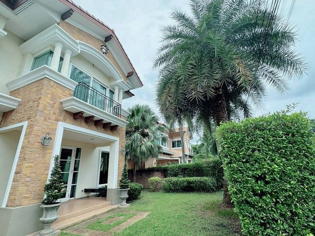 บ้านเดี่ยวสไตล์ลักชูรี่  พร้อมเฟอร์ โครงการ ลัดดารมย์ อิลิแกนซ์ 