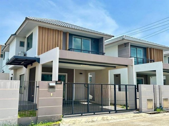 ขายบ้านแฝด 3 นอน วัลเลย์ ฮิลล์ สุขุมวิท เก้ากิโล ศรีราชา TP-H1775