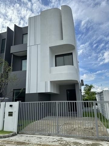 ให้เช่าบ้านแฝด 3ชั้น ย่านลาดกระบัง โครงการอัลติจูด ฟอเรสต์ อ่อนนุช-ลาดกระบัง บ้านหันหน้าทิศเหนือ 