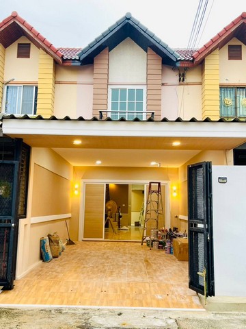 บ้านรีโนเวทสวยถูกดอนหัวฬ่อชลบุรี ขายทาวน์เฮ้าส์ 2 ชั้น สถานะกำลังรีโนเวท(ใกล้แล้วเสร็จแล้ว) ใกล้นิคมอมตะนครเฟส 3 4 5 ม.นาทองเฮ้าส์2 