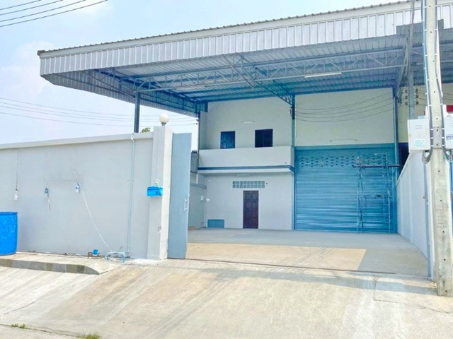 ให้เช่าโรงงาน พร้อมออฟฟิศ 3 ชั้น 506ตร.ม. โลตัส บางปลา 200 ม. ตลาดน้ำบางพลี 3 กม.  126 ตร.วา. รร.นานาชาติ บางกอกพัฒนา 4.8 กม.1 นอน 2 น้ำ . 