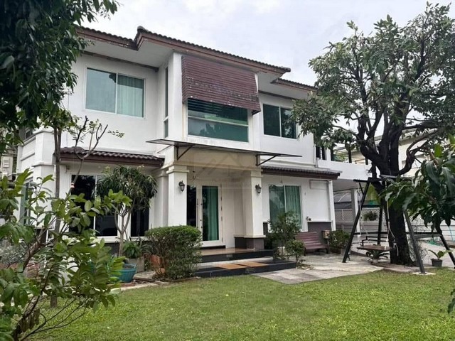 ให้เช่าบ้านเดี่ยว 2 ชั้นสไตล์โมเดิร์น 200 ตรว. ย่านเลียบด่วน บ้านลาดพร้าว Exclusive ตรงข้ามเดอะคริสตัล จอดรถ 7 คัน