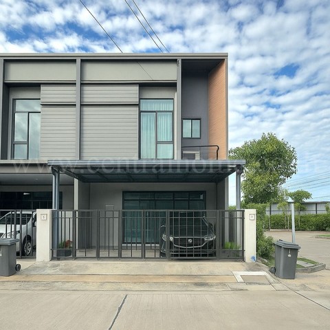 ทาวน์โฮม เวิร์ฟ พระราม 9 ถนนศรีนครินทร์ หลังมุม ถูกที่สุดในโครงการ