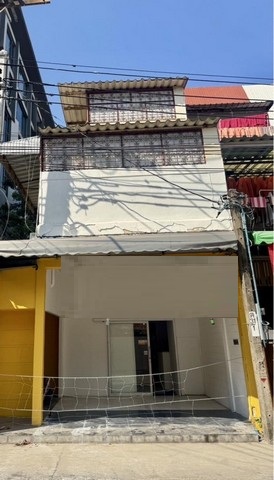 ให้เช่าโฮสเทล 3 ชั้น 24 ตร.ว. ถนนสุขุมวิท ใกล้ BTS นานา และ MRT สุขุมวิท