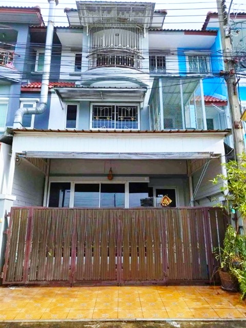 พร้อม3แอร์ 25 ตร.วา. 300 ตร.ม. MRTศรีนครินทร์ 38 900ม. ให้เช่าทาวน์โฮม 3 ชั้น รร.นานาชาติคินเคด 2 2.0 กม.4 นอน 