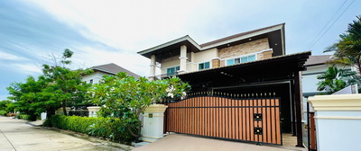 รหัสทรัพย์ : L#97161  (L580667)บ้านเดี่ยว  ดิ แอลเลแกนซ์ เพชรเกษม 81 เนื้อที่ 102.50 ตร.ว.  2 ชั้น  3 นอน  3 น้ำ  มีสระว่ายน้ำระบบเกลือ ตกแต่งหรูหรา สิ่งอำนวยความสะดวก มีคลับเฮ้าส์ ,สระว่ายน้ำ ,สวนสาธารณะ , รปภ.  24 ชั่วโมงที่ตั้ง : โครงการ ดิ แอลเลแกนซ์ เพชรเกษม 81 แขวงหนองแขม เขตหนองแขม กทม.ราคาขาย 5,500,000 บาทสถานที่ใกล้เคียง1.บิ๊กซี เพชรเกษม ,บิ๊กซีหนองแขม                    2.โรงเรียนสารสาสน์วิเทศ บางบอน   