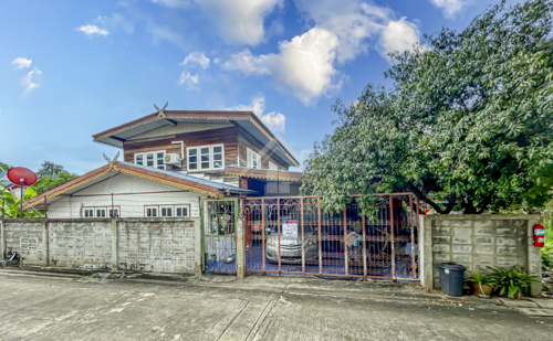 บ้านสร้างเอง ครึ่งปูนครึ่งไม้ 2 ชั้น ซอย นนทบุรี 42 