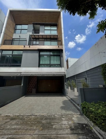 บ้านพร้อมอยู่ โครงการ Arden ลาดพร้าว 71 ทาวน์โฮมหรู 3.5 ชั้น หลังมุม ทำเลศักยภาพ ใจกลางเมือง