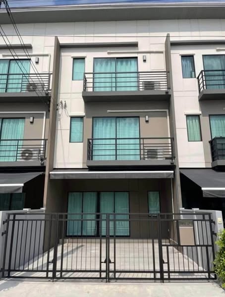 ขายหมู่บ้านกลางเมือง ราชพฤกษ์ - สาทร  ???? พื้นที่ใช้สอย 141 ตร.ม. ทาวน์โฮม 3 ชั้น  ????3 ห้องนอน 3 ห้องน่ำ 