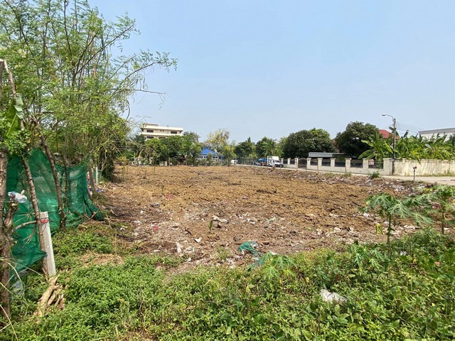 ขายที่ดิน เนื้อที่ 1 ไร่ 40 ตรว ซอยรามอินทรา42 ย่านนวลจันทร์ แปลงใหญ่หัวมุมติดถนนซอย ปากซอยติด MRT รามอินทรา กม.6 