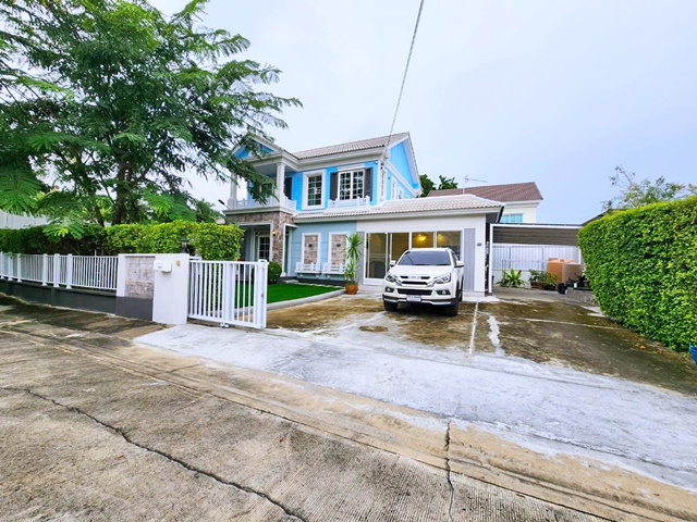 ตลาดวันโอวันมาร์เก็ต 600ม. คฤหาสน์เช่า 2ชั้น 122ตร.วา. บ้าน 3หลัง 352ตร.ม. 7นอน เอกชัย96-104 3น้ำ