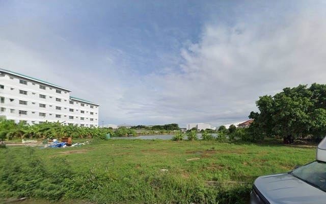         ที่ดินถนนบางนา-ตราด เนื้อที่ 9-0-86 ไร่ หรือ 3,ุ686 ตารางวา     ที่ดินเป็นบ่อปลาลึกประมาณ 1 เมตร ที่ดินเหมาะสำหรับสร้างคอนโด อาพาร์ทเม้นท์ คอนโด โกดัง      คลังสินค้า โรงงาน     ห่างจากถนนบางนา – ตราด ประมาณ 450 เมตร ถนนซอยมีความกว้างประมาณ 8 เมตร      รถใหญ่คอนเทนเนอร์  รถพ่วง รถ 10 ล้อ เข้า–ออกได้สบาย            สถานที่ใกล้เคียง    มหาวิทยาลัยหัวเฉียวเฉลิมพระเกียรติ    ถนนคู่ขนาน บางนา