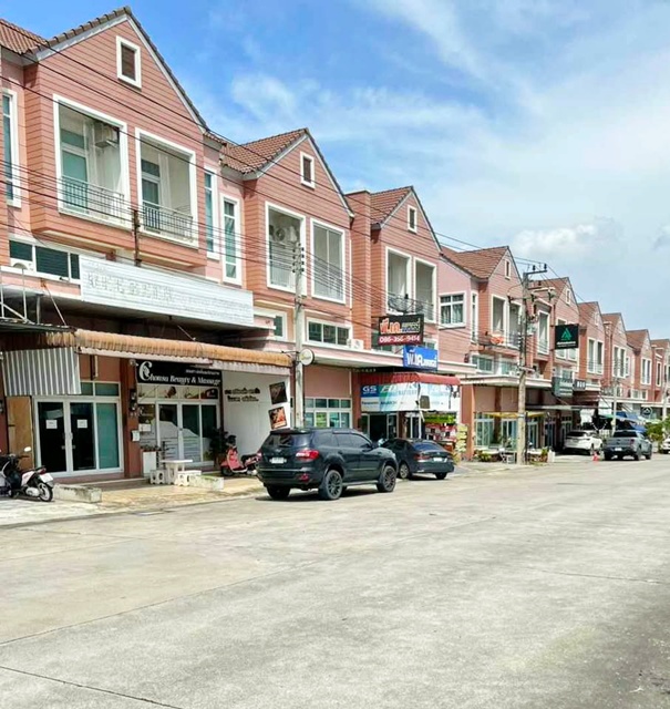 ม.เกษตรศาสตร์ ศรีราชา 1กม. 2นอน ทุ่งสุขลา ศรีราชา รพ.แหลมฉบัง 1.3 กม. ให้เช่าอาคารพาณิชย์ 2.5 ชั้น 17ตร.วา. 147ตร.ม. 2น้ำ 3แอร์ 