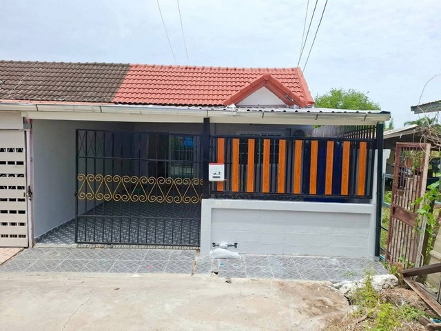 ขายบ้านสวยรีโนเวทใหม่หลังริม  ซอยเนิน อยู่ใกล้วัดและโรงเรียนสุทธาวาส ใกล้เทศบาลหนองปรือ  ตลาดตากุ่ย