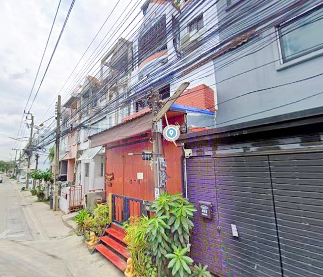 ลาซาล18-26 ให้เช่าทาวน์เฮ้าส์สุดหรู 3 ชั้น  โลตัส สุขุมวิท105 650 ม. BTSแบริ่ง 1.3กม. หรูหรา  23ตร.วา. 276ตร.ม. จัดเต็มเฟอร์ฯ 3นอน 2น้ำ 