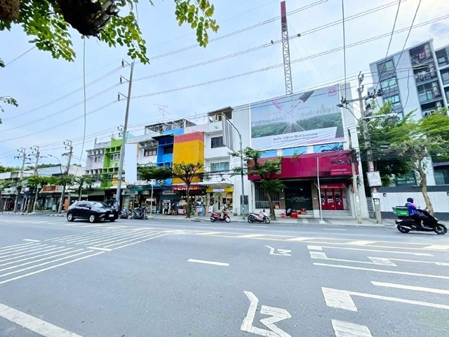 ตลาดท่าเตียน 1.1 กม. MRTอิสรภาพ 250ม. ให้เช่าอาคารพาณิชย์ 2 ชั้น 22ตร.วา. 162 ตร.ม.วงเวียนใหญ่ 1.8 กม.ทำเลทอง ติดถนนอิสรภาพ 