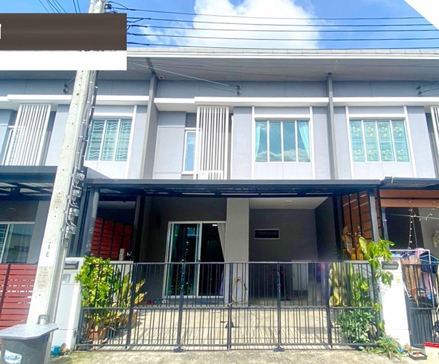 ม.รามคำแหง-ร่มเกล้า 4 นอน ถ.ราษฏร์พัฒนา MRT ตลาดมีนบุรี 1.9 กม. ซอยมิสทีน ใหญ่มากให้เช่าทาวน์โฮม 2 ชั้น 24ตร.วา. 184 ตร.ม. 2 น้ำ 