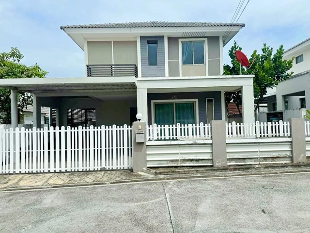 รพ.สมิติเวชศรีราชา 3.3 กม นิคมปิ่นทอง2 52 ตร.วา.​ 212 ตร.ม. 3 นอน 3 น้ำ เจปาร์ค ศรีราชา 3.9กม. คฤหาสน์ ให้เช่าบ้านเดี่ยว 2 ชั้นหรูหรา 