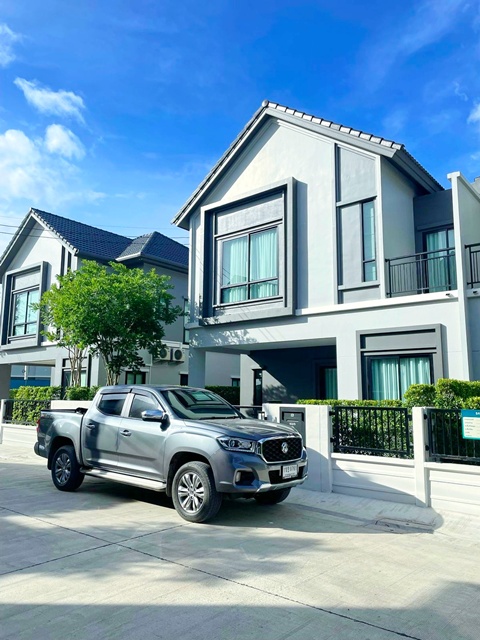 นิคมอาร์ไอแอล ระยอง 4.2 กม. นิคมพัฒนา ตลาดเมืองมาบตาพุด 4.4 กม.ให้เช่าบ้าน 2 ชั้น  สุดหรู 170 ตร.ม. 45 ตร.วา. 3 นอน 3 น้ำ  บริทาเนีย 