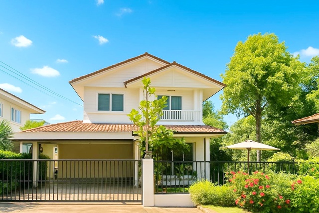 MRTตลาดบางใหญ่ 3.52กม. โลตัส คลองถนน 2.7 กม. คลองบางไทร ให้เช่าบ้านเดี่ยว 2 ชั้นสุดหรู 54 ตร.วา.จัดเต็มเฟอร์ฯ ร่มรื่น ติดสวน 3 นอน 3 น้ำ 