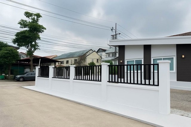 ให้เช่า บ้าน ใกล้เมกะบางนาเพียง เหมาะทำ Office , คลังเก็บสินค้า, ร้านนวด สปา หรือทำห้องพักสำหรับพนักงาน เนื้อที่ 160 ตร.ว .บางนา ตราด กม.6  