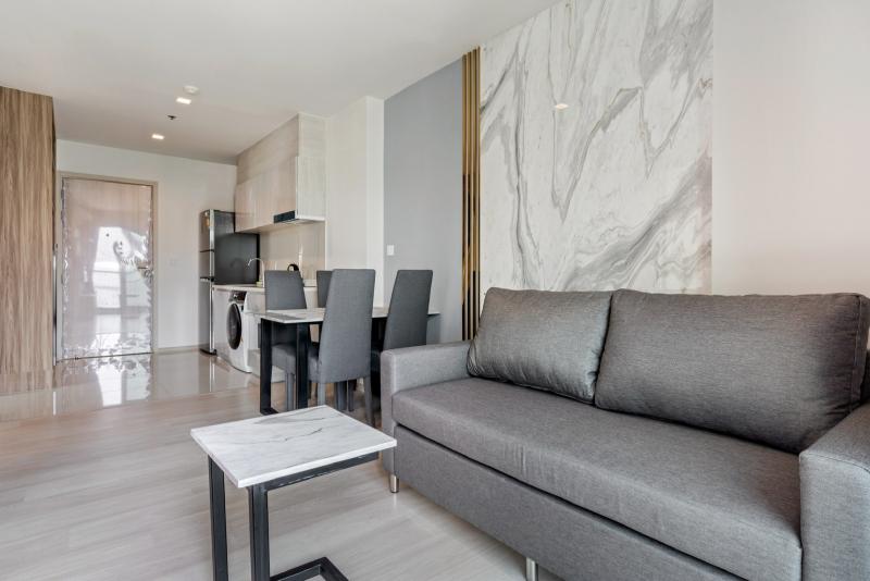 Life One Wireless spacious quiet convenient 16th floor BTS Ploenchit