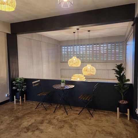 ตึกแถว 4 ชั้นมีดาดฟ้านั่งชมวิว ใกล้ศาลากลาง โซนช้างเผือก