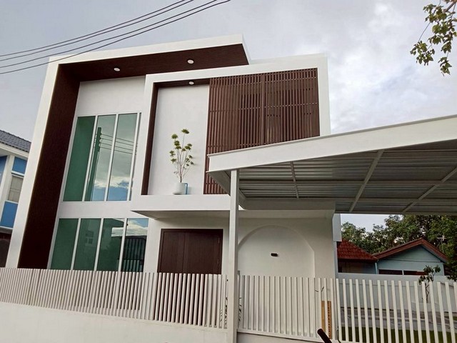 บ้านสร้างใหม่ 2 ชั้น สไตล์โมเดิร์น ใกล้บิ๊กซีแม่เหียะ โซนสุเทพ