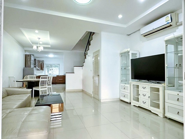 บิ๊กซี กัลปพฤกษ์ 500 ม. กำนันแม้น 9-15 MRT ภาษีเจริญ 2.6 กม. ทาวน์โฮมหรู 3 ชั้น 23 ตร.วา. 270 ตร.ม. 3 นอน 4 น้ำ   ถ. สาทร-กัลปพฤกษ์  