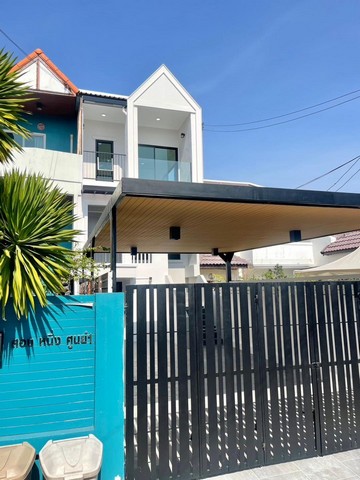 ขายทาวน์โฮม 3 ชั้น เล่นระดับ ใกล้ BTS สามัคคี ถนนติวานนท์ราคาพิเศษ 3,990,000 บาท ฟรีโอน