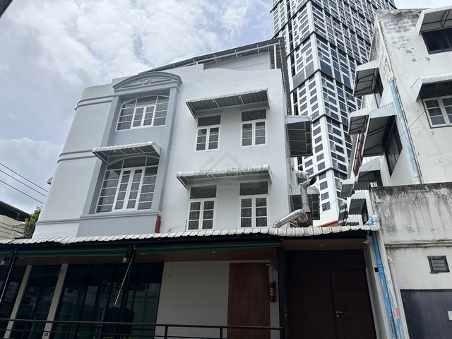 ขายโฮมออฟฟิศ 3 ชั้นหลังมุม 320 ตรม. พระราม9 ซอย11 สภาพดี เหมาะทำออฟฟิศ ครัวกลาง ร้านอาหารแบบนั่งทานและเดลิเวอร์รี ใกล้เซ็นทรัลพระราม 9