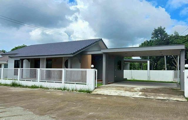 ขายเพียง 1.99 ล้าน #สำราญราษฎร์ #ดอยสะเก็ด บ้านสวย #สไตล์โมเดิร์นมูจิ บ้านสร้างใหม่ ทำเลดี ฟังก์ชันครบ เข้าอยู่ได้ทันที