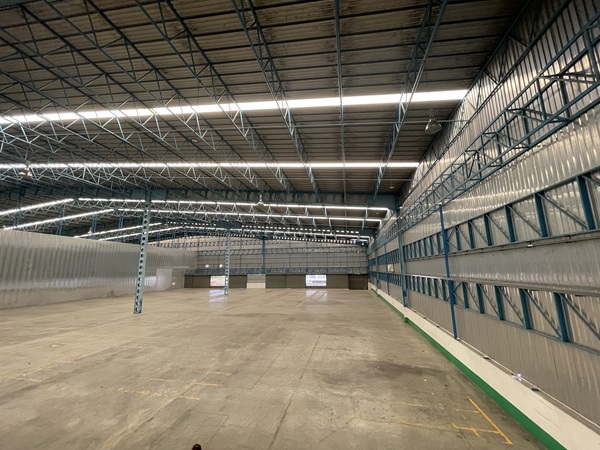 ให้เช่าอาคารโรงงาน/โกดัง/คลังสินค้าพื้นที่สีม่วง พื้นที่ใช้สอยขนาด 10,000 ตร.ม. ถนนบางนา-ตราด ก.ม 35 อำเภอบางเสาธง ราคาเช่า 1.6ล้าน