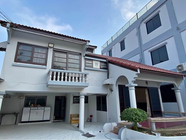 ให้เช่าบ้านเดี่ยวเนื้อที่ 85ตร.ว.  4 ห้องนอน 4ห้องน้ำ ใกล้ แม็คโคร ใกล้บิ๊กซี เอ็กซ์ตร้า อ่อนนุชและ เดอะไนน์ เซ็นเตอร์ พระราม 9 ซอยอ่อนนุช17