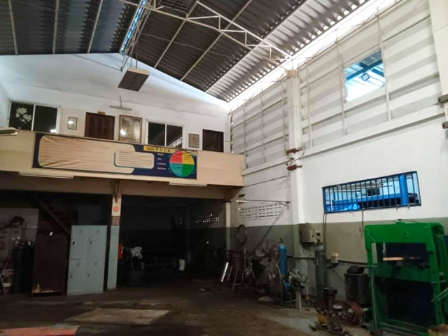 เทศบาลบางปู87-95 ตำหรุ-บางพลี ขาย-เช่าตึกแถว 3.5 ชั้น 3 คูหา 860 ตร.ม.140 ตร.วา.สภาพสวยงาม  มีถนนกลางระหว่างคูหา นิคมอุตสาหกรรมบางปู 1.7กม.